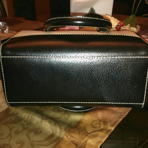 Kate Spade ♠ Wellesley Satchel - Picture 4 of 8